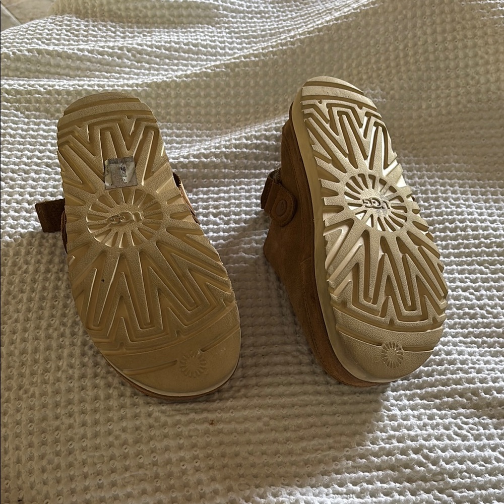 UGG Tan Suede Slide Sandals with Cream Platform - Picture 3 of 8
